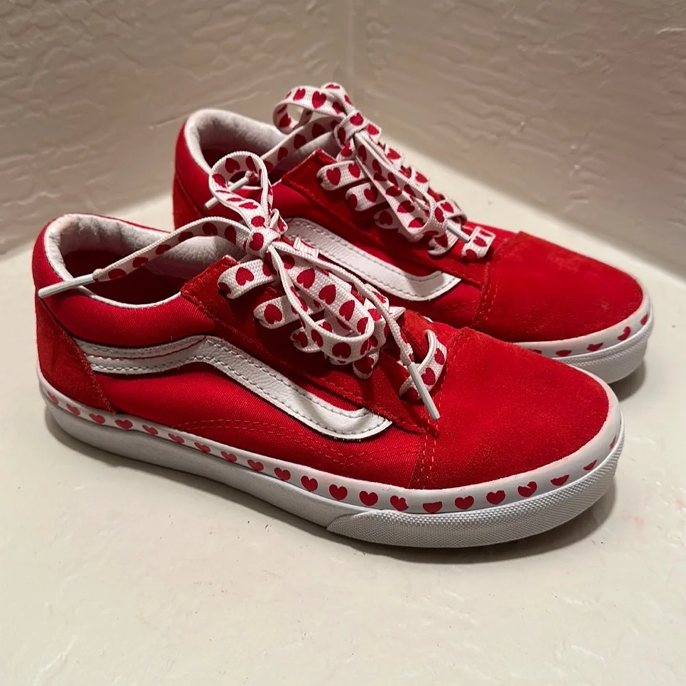 VANS Heart Foxing Old Skool Juniors Shoes Size 2.5 Red & White Leather/Canvas.